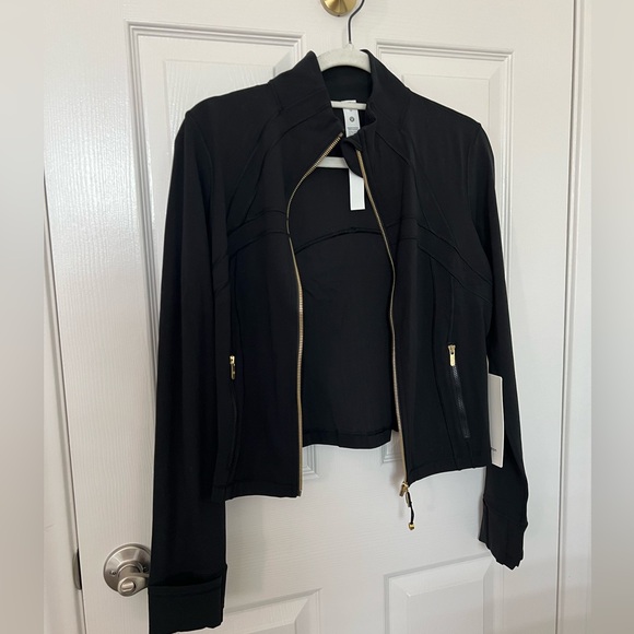 NWT Lululemon Define Cropped Jacket Nulu Size 10 BLK/GOLD - Picture 3 of 3